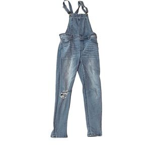 Cute stretchy slim fit  overalls. Great for summer and fall